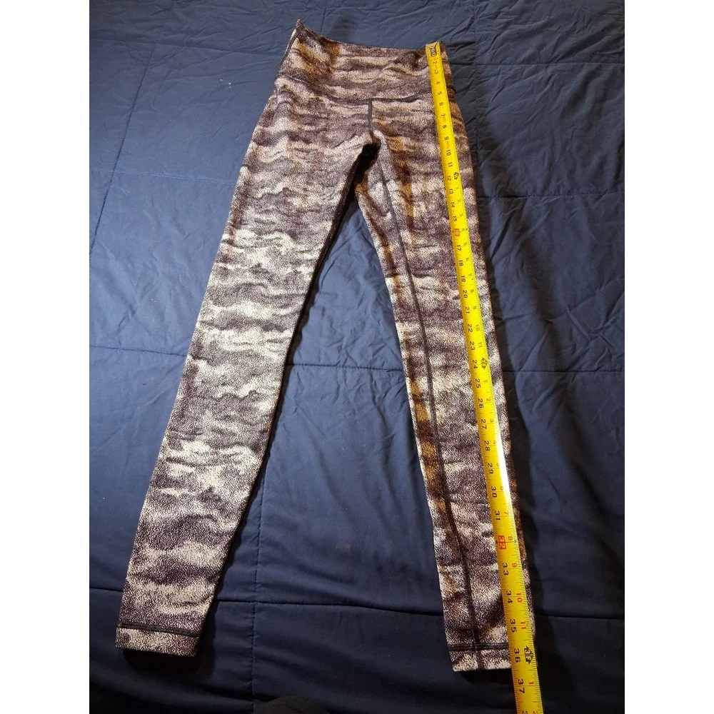 Lululemon High Rise Leggings Size 4 Black Grey White Camo Static Print‎ LW5AQTS